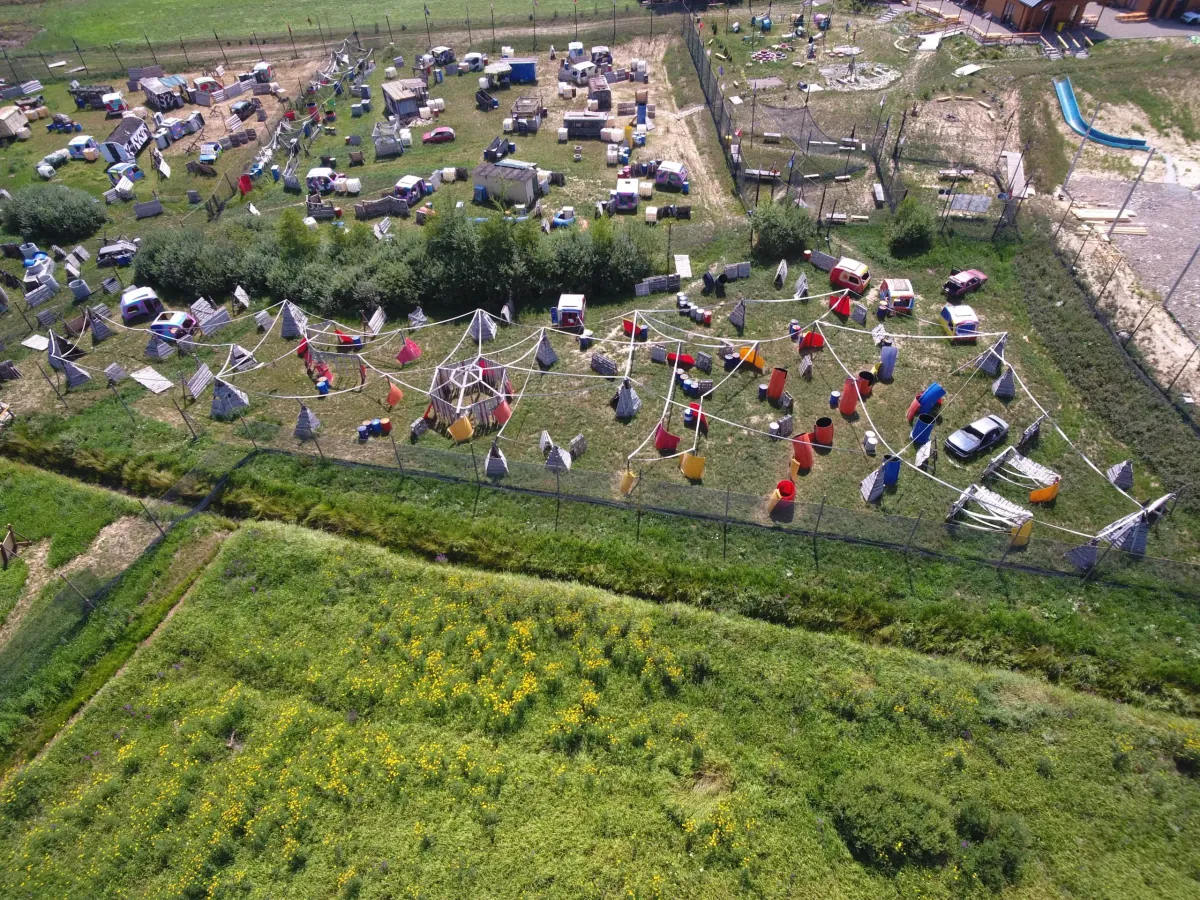 Cztery profesjonalne poligony paintballowe